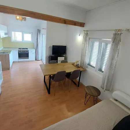 Charly Apartment Betina (Sibenik-Knin)