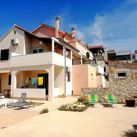 Charly * Betina (Sibenik-Knin)