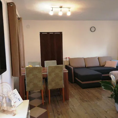 Charly * Betina (Sibenik-Knin)