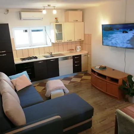 Apartment Charly *