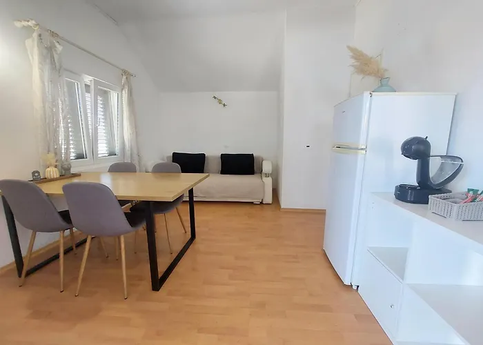 Charly * Betina (Sibenik-Knin)